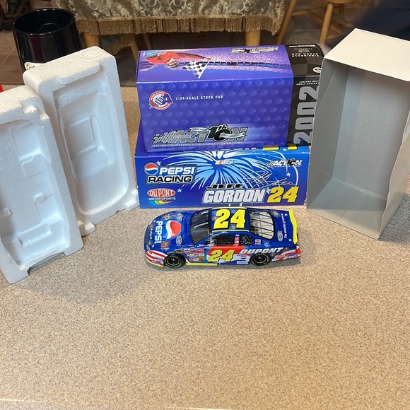 Jeff Gordon # 24 Du Pont /Pepsi/Daytona 2002 Monte Carlo 1:24.Scale Stock Car - Picture 11 of 16